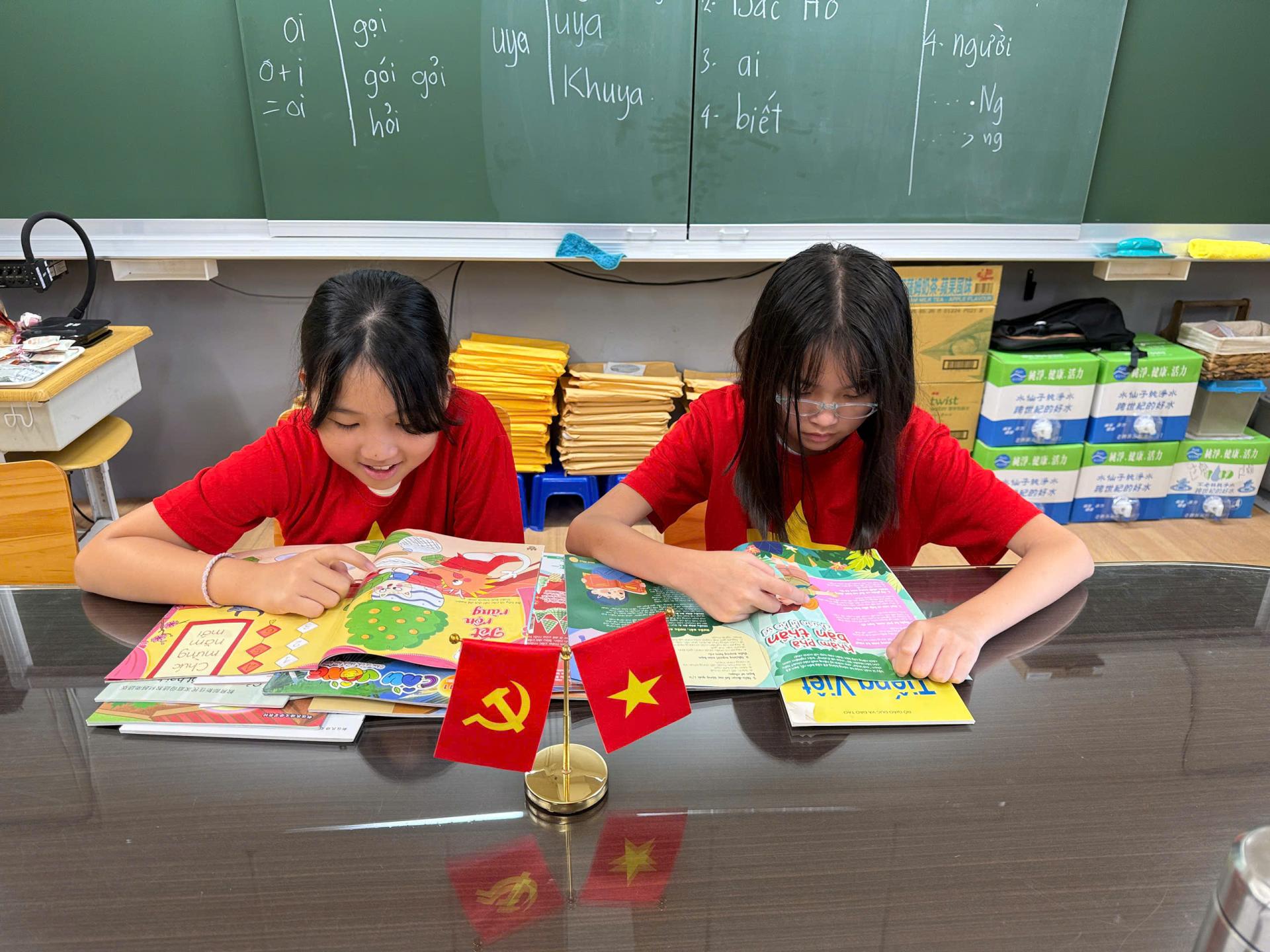 Cầu Vồng Tuổi thơ: Nhịp cầu kết nối văn hóa với trẻ em Việt Nam ở nước ngoài